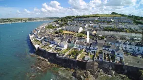 18th Century Cottage On Waterfront, Panoramic Sea Views, Courtyard Garden - Image 5