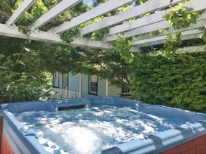 Historic Home w Hot Tub, walk to town, EV Charger - Image 2
