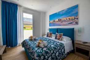White Apartments & Spa - Image 3