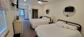 Adorable Molly B Cabin 1-bedroom 1-bath w/parking - Image 2