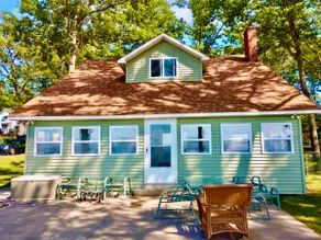 New Listing! Lake front cottage with 100' of private sandy beach - Image 4