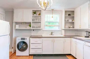 Vintage Riverview Cottage - Image 4