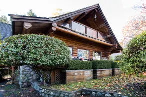 Beachfront Loghouse - Image 3