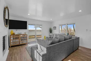 Rare Modern Beachfront Lake House on Lewisville Lake with Hot Tub, Deck & BEACH - Image 4