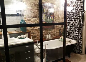 Beautiful suite, spa bathroom & gardens - Image 2