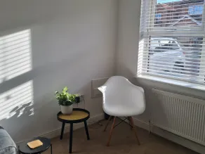 The Appleleaf_Cosy 3 Bed House_Free Parking - Image 4