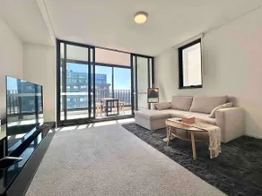 River view 1Bed Apt with parking close to ferry - Image 2