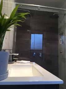 Luxury 2br home with King, 5 star private & close - Image 3