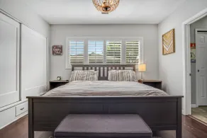 Chic Rustic & Modern Bungalow Centrally Located - Image 4