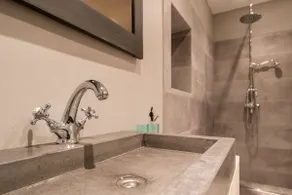 Atmospheric and luxurious apartment in an authentic building. - Image 4