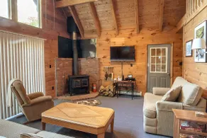 Cozy cabin in the woods- great location - Image 4