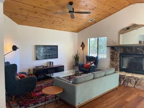 MODERN MOUNTAIN CABIN IN THE TREES - Image 2