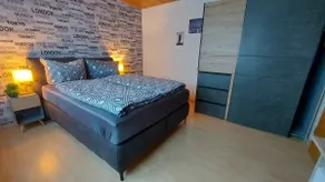 Cozy 3-bedroom apartment with fireplace - Image 2