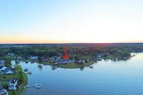 Luxury 6 Bedroom 4.5 bath Lakefront Escape - Image 2