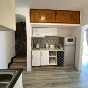 Corner guest suite, with sea and pool views.A/C - Image 5