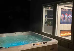 4 Bed, 3 Bath, Stunning Bit of Paradise, Hot Tub - Image 2