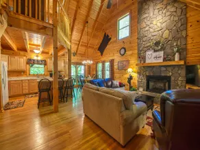 Cozy Bear’s Den - 2/2 Cabin, Sleeps 6 - Image 4