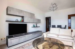 Apartment 'with Stunning Views' and Balcony - Image 4