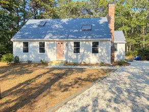 Newly Updated, 5 Mins to Beach, Ocean Side - Image 2