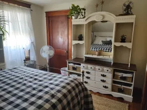 Rustic Retreat,unique home, minutes to Newport, RI - Image 5