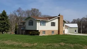 Quiet split level farm home w/ garage parking - Image 2