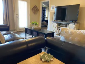 AUsome 4BR/4BA Condo 5 minutes to Campus - Image 2