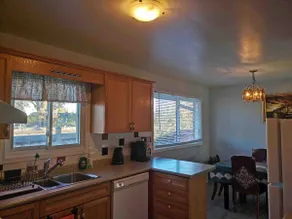 Cozy bungalow with 5 bedrooms nearby Niagara Falls - Image 4