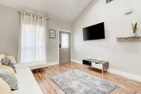 Pflugerville / Round Rock / Sleeps 10 Guests - Image 4