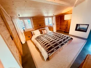 Luxury family Chalet with extraordinary Mountain views - Image 1