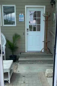 Ernie’s Retro Retreat - Image 5