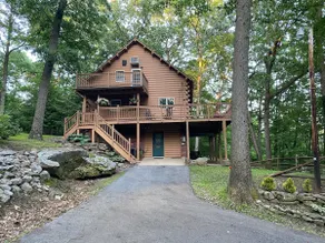 Pioneer Rock Cabin near river and trails - Image 3
