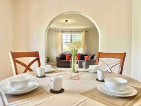 Large 2 Bed + Supermarket 3mins + Beach 8mins away - Image 4