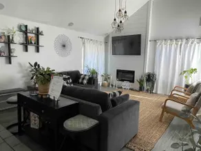 Aesthetic Plant Home in MiraMesa - Image 2