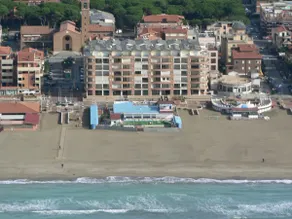 Two-room apartment by the sea and in the center + beach service - Image 4