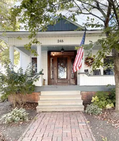 Charming 4 Bedroom Downtown Classic - Image 2