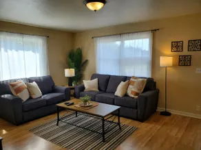 2bdrm House: Quiet Neighborhood - Image 2