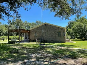 Beautiful brick home w/ large porch and 3 bedrooms - Image 3