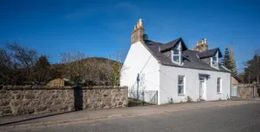 Contemporary Cottage in Ballater Village - Image 2