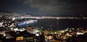 Large apartment with spectacular views of the bay - Image 3