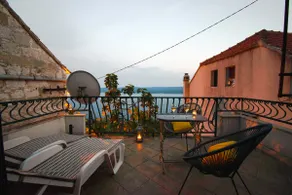 Encantadora casa de piedra con vistas al mar y la montaña - Image 3