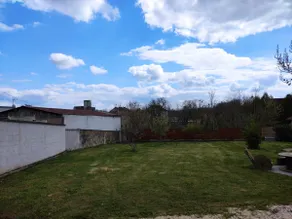 House on its 1000 m2 wooded and enclosed land - Image 4