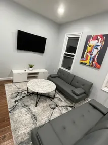 BEAUTIFUL FULLY RENOVATED 4-BEDROOM APARTMENT. - Image 5