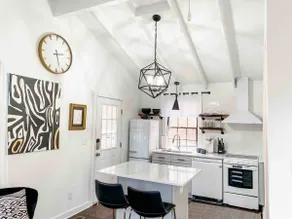 Mountain Retreat Nesteled in the Virginia Foothills - Image 3
