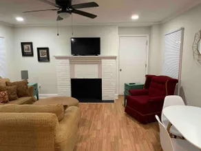 Renovated duplex on former asylum campus - Image 4