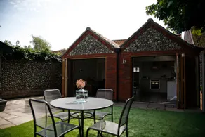 Satara Cottage, coastal village Weybourne, near Holt - Image 2