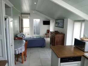 5-bed cottage with pool and jacuzzi - Image 4
