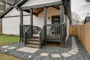 Private Master Suite Next to Dining Hotspots - Image 4
