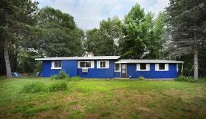 Beautiful 2-bedroom Cottage - Image 2