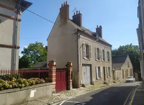 Jungle Cocoon • Quiet downtown • Bicycle & ​​Loire - Image 4