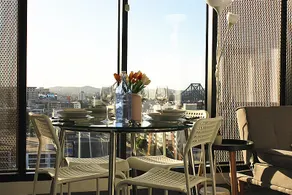 Spectacular Views of CBD & Story Bridge & Parking - Image 5